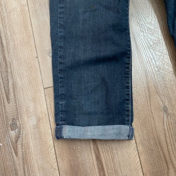 DENIZEN by Levis * BASIC Darker BLUE cuffed CAPRIS * STRETCH Cropped JEANS * 2 - Picture 3 of 7